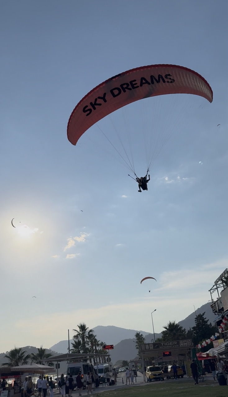 Fethiye’ye belki de en güzel zamanda gittik. Kayaköy, Saklıkent, Salda Gölü ve Pamukkale’yi gezdik.